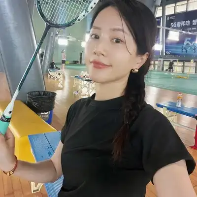 陆娜泽